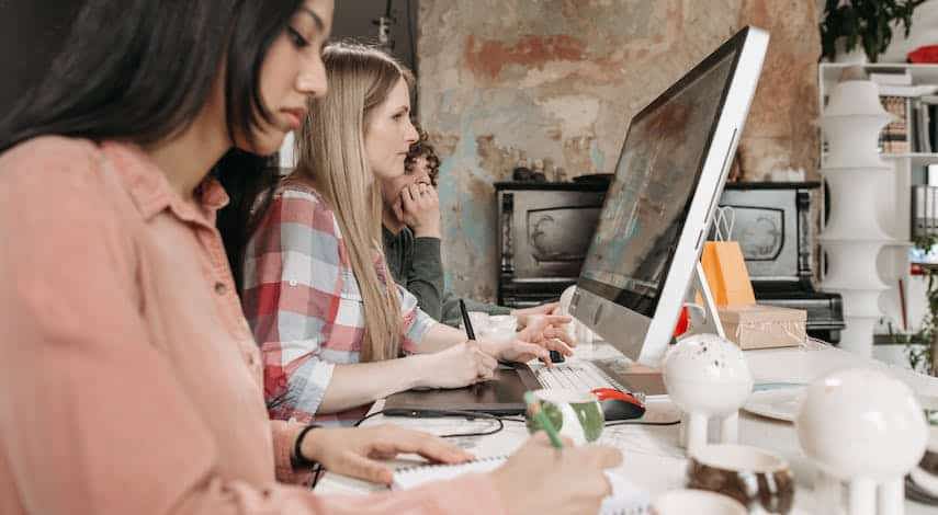 women use computers for product sourcing